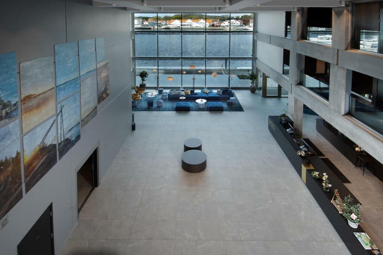 Mandal Hotel Екстериор снимка