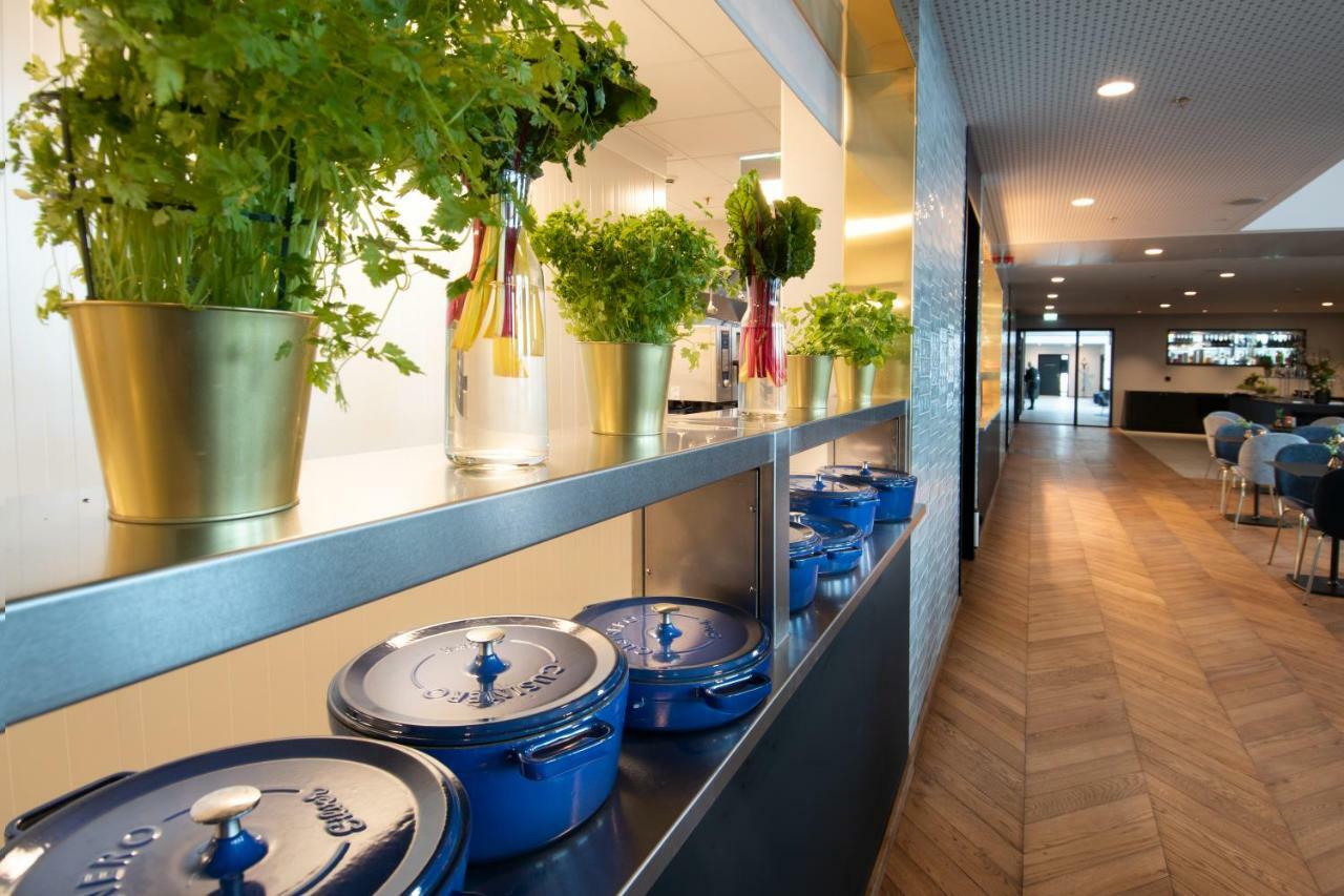 Mandal Hotel Екстериор снимка